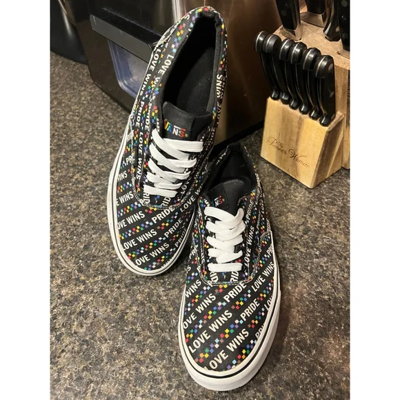 Vans Doheny Lowtop 2022 Pride Love Wins Mens 10 - Picture 9 of 11